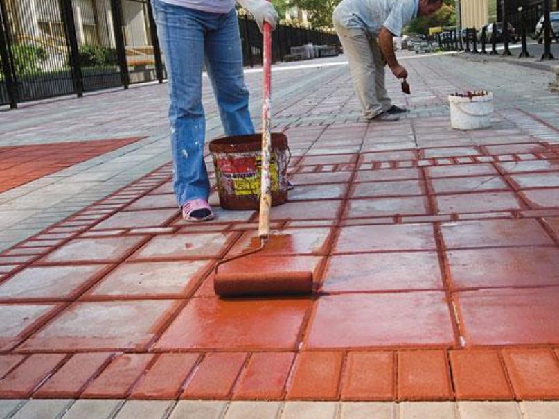 Чем покрасить тротуарную плитку?